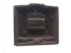 Gebruikte Opbergvak Lynk &amp; Co 01 1.5 PHEV Prijs € 50,00 Margeregeling aangeboden door Auto Demontage Elferink B.V.