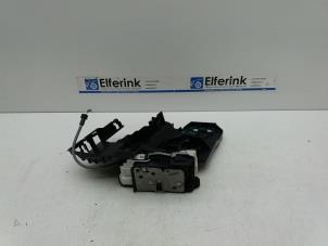 Begagnade Dörrmekanism, 4-dörrars, höger bak Lynk &amp; Co 01 1.5 PHEV Pris € 100,00 Marginaltabell erbjuds av Auto Demontage Elferink B.V.