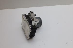 Gebruikte ABS Pomp Volvo V60 II (ZW) 2.0 D3 16V Prijs € 150,00 Margeregeling aangeboden door Auto Demontage Elferink B.V.