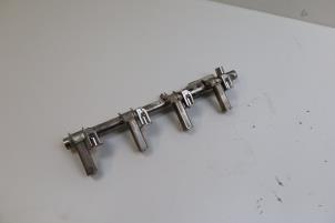 Używane Listwa wtryskowa Volvo V40 (MV) 1.6 T3 GTDi 16V Cena € 40,00 Procedura marży oferowane przez Auto Demontage Elferink B.V.