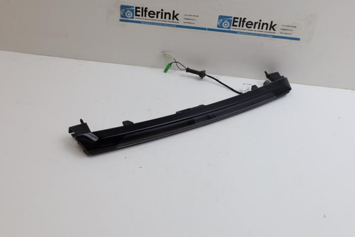 Tredje bromsljus från en Volvo V60 II (ZW) 2.0 D3 16V 2019