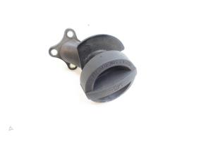 Używane Rurka wlewu oleju Volvo V60 I (FW/GW) 2.4 D6 20V Plug-in Hybrid AWD Cena € 25,00 Procedura marży oferowane przez Auto Demontage Elferink B.V.