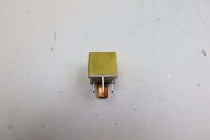 Gebruikte Relais Volvo S70 2.5 10V Prijs € 25,00 Margeregeling aangeboden door Auto Demontage Elferink B.V.