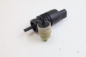 Begagnade Pump, vindrutespolare Mercedes B (W245) 2.0 B-200 16V Turbo Pris € 25,00 Marginaltabell erbjuds av Auto Demontage Elferink B.V.