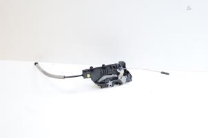 Begagnade Dörrlåsmekanism, 2-dörrars, höger Mercedes Vito (447.6) 1.6 111 CDI 16V Pris € 50,00 Marginaltabell erbjuds av Auto Demontage Elferink B.V.