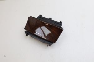 Używane Popielniczka tylna Mercedes C (W203) 2.0 C-200K 16V Cena € 30,00 Procedura marży oferowane przez Auto Demontage Elferink B.V.