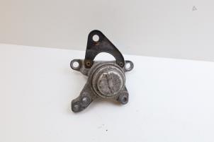 Używane Wspornik silnika Volvo S60 II (FS) 1.6 T3 16V Cena € 40,00 Procedura marży oferowane przez Auto Demontage Elferink B.V.