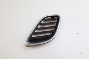 Gebruikte Grille Saab 9-5 Estate (YS3E) 2.0t 16V Prijs € 50,00 Margeregeling aangeboden door Auto Demontage Elferink B.V.