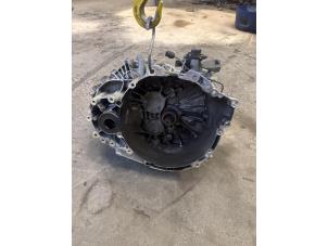 Używane Skrzynia biegów Volvo V60 Cross Country I (FZ) 2.0 D4 16V Cena € 550,00 Procedura marży oferowane przez Auto Demontage Elferink B.V.