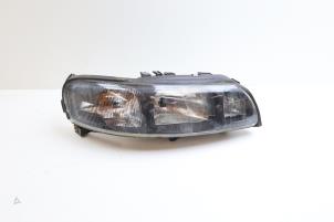 Begagnade Strålkastare, höger Volvo S60 I (RS/HV) 2.4 D5 20V Pris € 75,00 Marginaltabell erbjuds av Auto Demontage Elferink B.V.