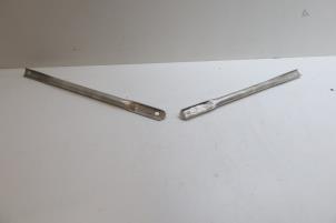 Używane Wspornik (rózne) Mercedes E (W213) E-220d 2.0 Turbo 16V Cena € 40,00 Procedura marży oferowane przez Auto Demontage Elferink B.V.