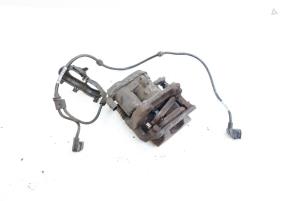 Gebruikte Remklauw (Tang) rechts-achter Mercedes E (W213) E-220d 2.0 Turbo 16V Prijs € 75,00 Margeregeling aangeboden door Auto Demontage Elferink B.V.