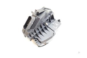 Begagnade Dörrlåsmekanism, 4-dörrars, vänster bak Volvo V60 I (FW/GW) 2.4 D6 20V Plug-in Hybrid AWD Pris € 75,00 Marginaltabell erbjuds av Auto Demontage Elferink B.V.