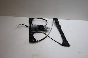 Gebruikte Raammechaniek 4Deurs links-voor Mercedes C (W203) 2.0 C-200K 16V Prijs € 50,00 Margeregeling aangeboden door Auto Demontage Elferink B.V.