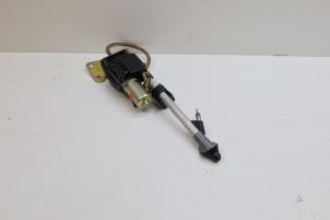 Gebruikte Antenne Saab 900 II Coupé 2.0 i,Si 16V Prijs € 85,00 Margeregeling aangeboden door Auto Demontage Elferink B.V.