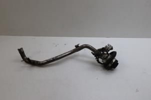 Begagnade Påfyllningsrör, bränsletank Mercedes A Limousine (177.1) 1.3 A-250 e Turbo 16V Pris € 75,00 Marginaltabell erbjuds av Auto Demontage Elferink B.V.