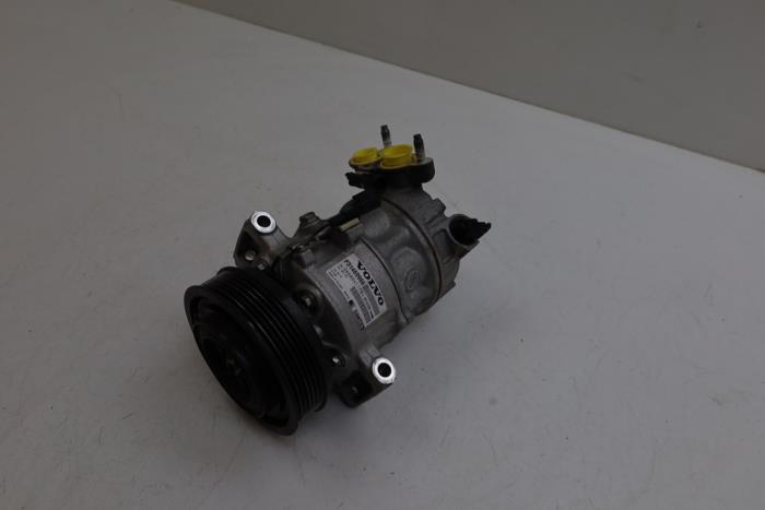 Luftkonditioneringspump från en Volvo S90 II 2.0 D5 Polestar 16V AWD 2019