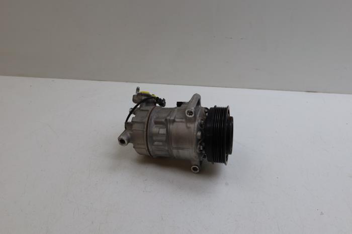 Luftkonditioneringspump från en Volvo S90 II 2.0 D5 Polestar 16V AWD 2019