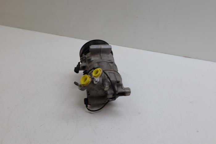 Luftkonditioneringspump från en Volvo S90 II 2.0 D5 Polestar 16V AWD 2019