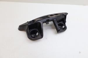 Begagnade Stötfångarfäste, vänster bak Mercedes CLA (117.3) 1.6 CLA-180 16V Pris € 30,00 Marginaltabell erbjuds av Auto Demontage Elferink B.V.