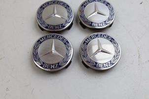 Gebruikte Naafkapje Mercedes GLC (X253) 2.0 260 16V 4-Matic Prijs € 40,00 Margeregeling aangeboden door Auto Demontage Elferink B.V.