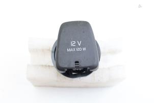 Gebruikte 12 Volt aansluiting Volvo XC40 (XZ) 2.0 T4 Geartronic 16V Prijs € 25,00 Margeregeling aangeboden door Auto Demontage Elferink B.V.