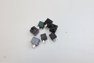 Begagnade Relä Volvo XC40 (XZ) 2.0 T4 Geartronic 16V Pris € 40,00 Marginaltabell erbjuds av Auto Demontage Elferink B.V.