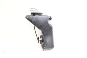 Gebruikte Ruitensproeiertank voor Mercedes GLC (X253) 2.0 260 16V 4-Matic Prijs € 75,00 Margeregeling aangeboden door Auto Demontage Elferink B.V.