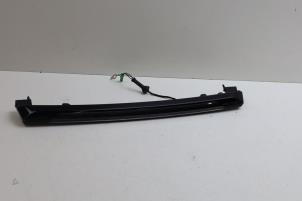 Gebruikte Extra Remlicht midden Volvo V60 II (ZW) 2.0 D3 16V Prijs € 50,00 Margeregeling aangeboden door Auto Demontage Elferink B.V.