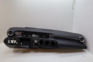 Begagnade Instrumentbräda Mercedes A Limousine (177.1) 1.3 A-250 e Turbo 16V Pris € 850,00 Marginaltabell erbjuds av Auto Demontage Elferink B.V.