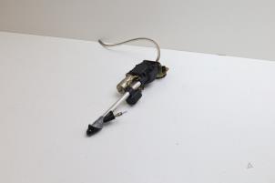 Gebruikte Antenne Saab 9-3 I (YS3D) 2.0t 16V Ecopower Prijs € 85,00 Margeregeling aangeboden door Auto Demontage Elferink B.V.