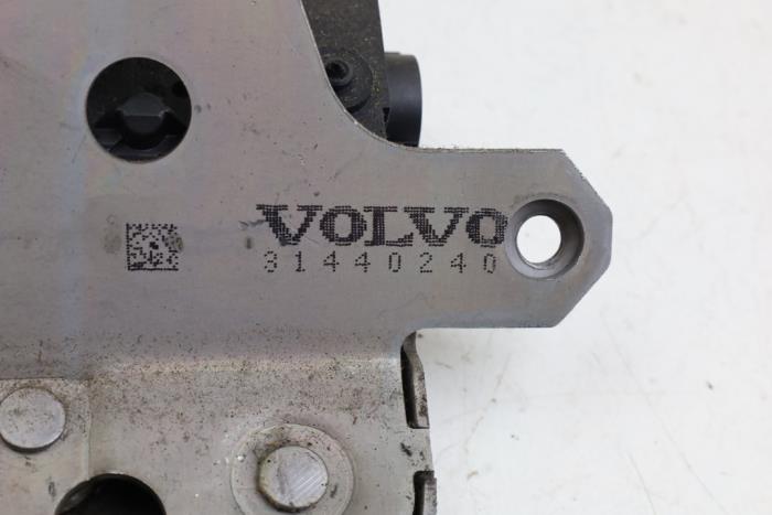 Tailgate lock mechanism Volvo V60 I 1.6 DRIVe - 31440240