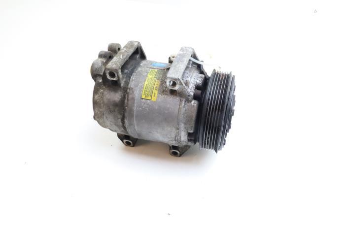 Luftkonditioneringspump från en Volvo XC70 (SZ) XC70 2.5 T 20V 2004