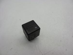 Begagnade Relä Volvo S60 I (RS/HV) 2.4 20V 170 Pris € 25,00 Marginaltabell erbjuds av Auto Demontage Elferink B.V.