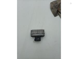 Gebruikte Gloeirelais Saab 9-5 (YS3E) 1.9 TiD 16V Prijs € 25,00 Margeregeling aangeboden door Auto Demontage Elferink B.V.