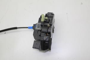 Gebruikte Deurslot Mechaniek 4Deurs rechts-voor Saab 9-5 (YS3G) 2.0 TiD 16V Prijs € 75,00 Margeregeling aangeboden door Auto Demontage Elferink B.V.