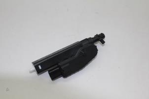 Begagnade Strålkastarspolare Volvo XC60 Pris € 40,00 Marginaltabell erbjuds av Auto Demontage Elferink B.V.