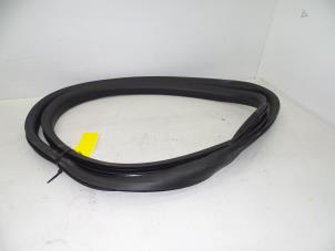 Gebruikte Portierrubber 4Deurs rechts-voor Volvo XC60 I (DZ) 2.4 D3/D4 20V AWD Prijs € 50,00 Margeregeling aangeboden door Auto Demontage Elferink B.V.