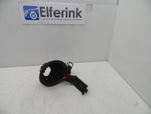 Gebruikte Scharnier tank klep Opel Insignia Sports Tourer 2.0 CDTI 16V 130 ecoFLEX Prijs € 25,00 Margeregeling aangeboden door Auto Demontage Elferink B.V.