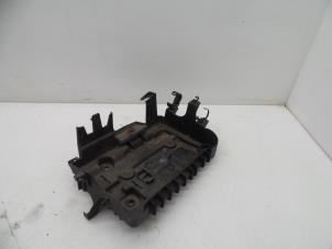 Gebruikte Accubak Opel Corsa D 1.2 16V Prijs € 25,00 Margeregeling aangeboden door Auto Demontage Elferink B.V.