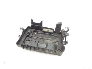 Gebruikte Accubak Opel Corsa D 1.4 16V Twinport Prijs € 25,00 Margeregeling aangeboden door Auto Demontage Elferink B.V.