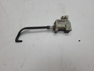 Gebruikte Tankklep Vergrendelingsmotor Opel Insignia 1.8 16V Ecotec Prijs € 25,00 Margeregeling aangeboden door Auto Demontage Elferink B.V.