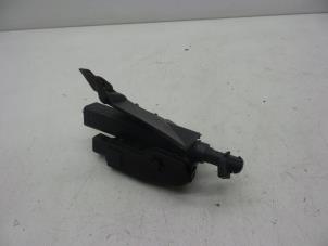 Begagnade Strålkastarspolare Volvo XC60 I (DZ) 2.4 D5 20V AWD Pris € 50,00 Marginaltabell erbjuds av Auto Demontage Elferink B.V.