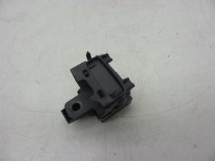 Begagnade Tändningslås Volvo V40 (MV) 2.0 D2 16V Pris € 25,00 Marginaltabell erbjuds av Auto Demontage Elferink B.V.