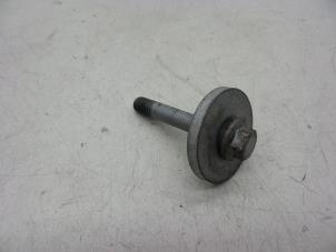 Gebruikte Bouten set Volvo S60 I (RS/HV) 2.4 20V 140 Prijs € 25,00 Margeregeling aangeboden door Auto Demontage Elferink B.V.