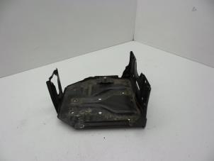 Gebruikte Accubak Opel Agila (B) 1.2 16V Prijs € 25,00 Margeregeling aangeboden door Auto Demontage Elferink B.V.