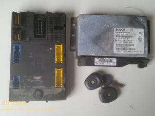 Begagnade Dator, motorstyrning Renault Espace (JE) 3.0i V6 24V Kat. Pris € 100,00 Marginaltabell erbjuds av Fa. Klijnstra & Zn. VOF