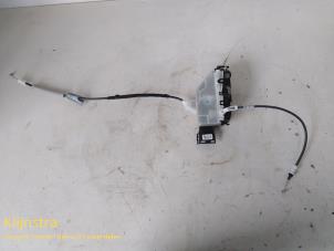 Gebruikte Slotmechaniek Portier 4Deurs links-achter Peugeot 3008 Prijs op aanvraag aangeboden door Fa. Klijnstra & Zn. VOF