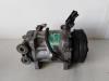 Luftkonditioneringspump från en Peugeot 106 II 1.4 XN,XR,XS,XT 1996