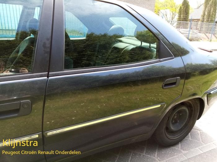 Bakdörr, 4-dörrars, vänster från en Citroën Xantia (X1/2) 1.8i X,SX,Harmonie,Sensation 16V 2001